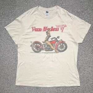 Gildan Men's Cream and White T-shirt